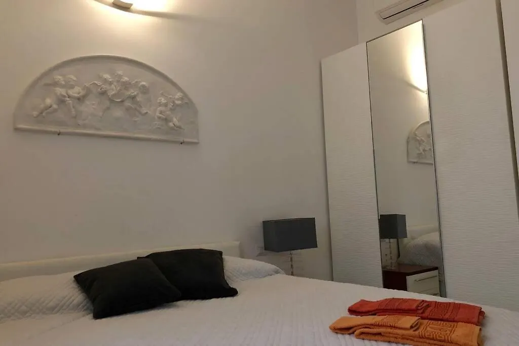 Casa Alberto Da Giussano, Elegante Bilocale In Centro Con Balcone Sul Parco Milan Apartment