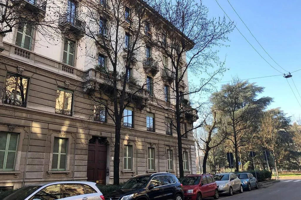 Casa Alberto Da Giussano, Elegante Bilocale In Centro Con Balcone Sul Parco Milan Apartment
