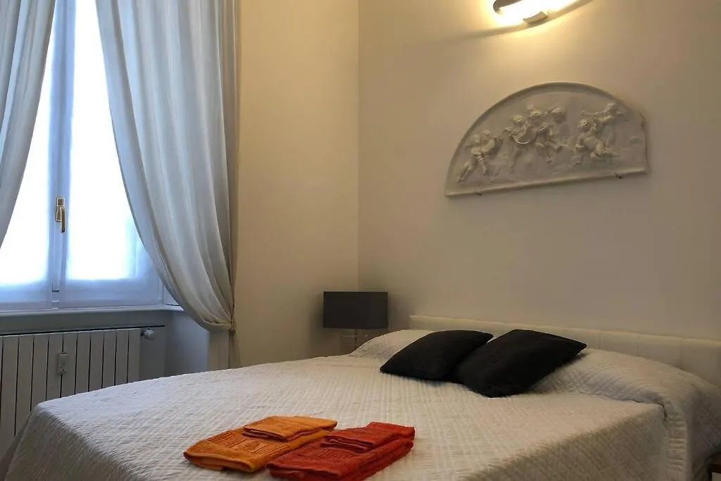 Apartment Casa Alberto Da Giussano, Elegante Bilocale In Centro Con Balcone Sul Parco Milan Italy