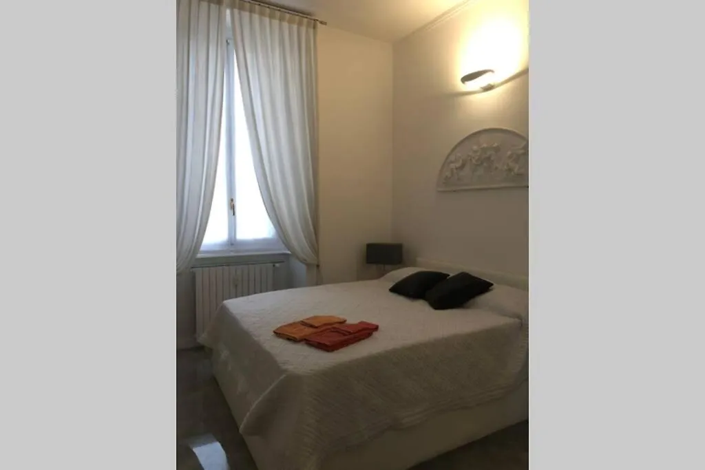 Apartment Casa Alberto Da Giussano, Elegante Bilocale In Centro Con Balcone Sul Parco Milan