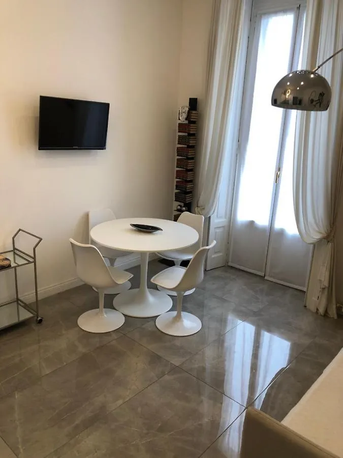 Casa Alberto Da Giussano, Elegante Bilocale In Centro Con Balcone Sul Parco Milan Apartment