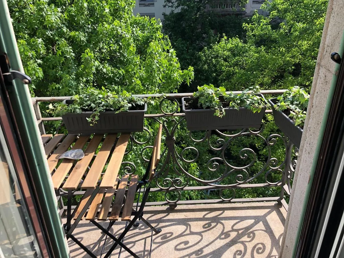 Casa Alberto Da Giussano, Elegante Bilocale In Centro Con Balcone Sul Parco Milan Italy