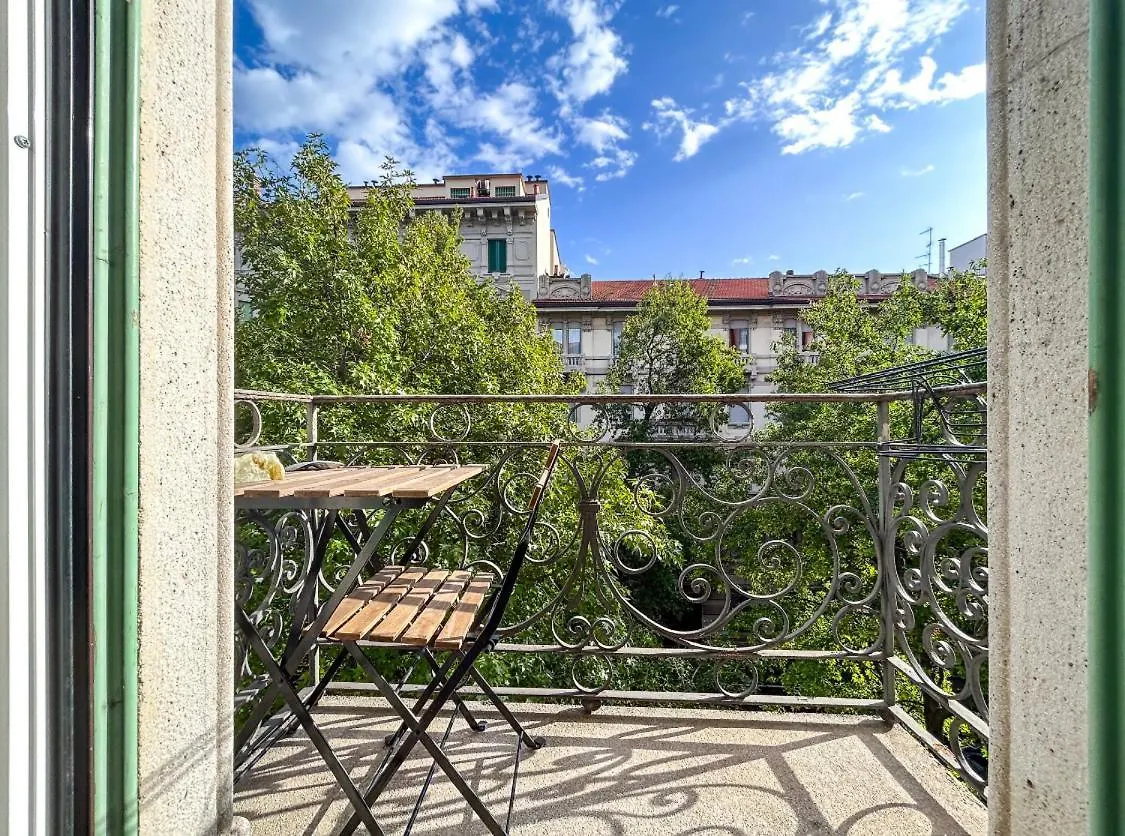 Casa Alberto Da Giussano, Elegante Bilocale In Centro Con Balcone Sul Parco contacts